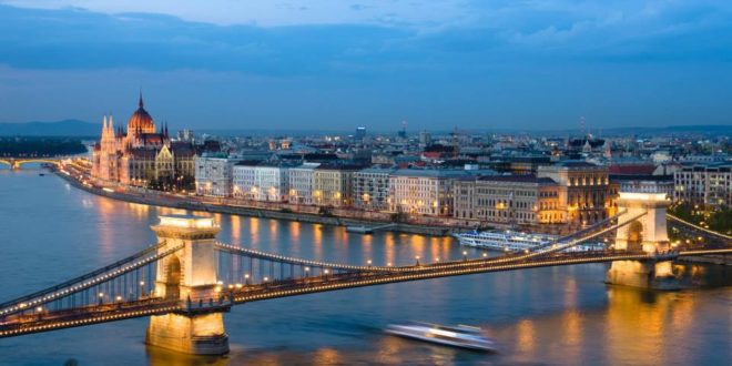 Budapest Dinner Cruise at Evening Lights