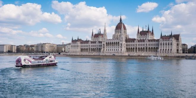 Daytime Sightseeing Boat Cruises Budapest