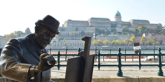 Downtown Budapest Guided Tour Danube Promenade