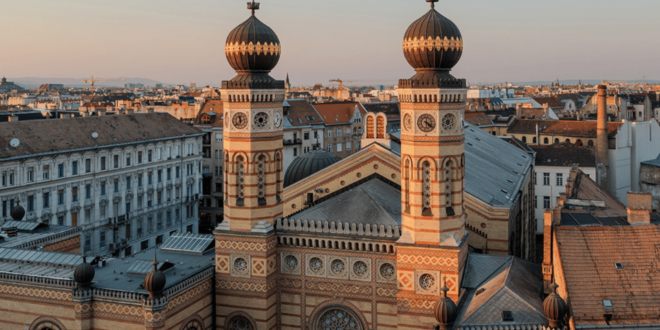 Discover Budapest’s Jewish Heritage: Kazinczy Street Synagogue Tour 